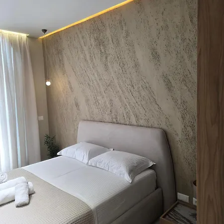 Apartment Lorins Seaside Santorini In Drymades Gjilek