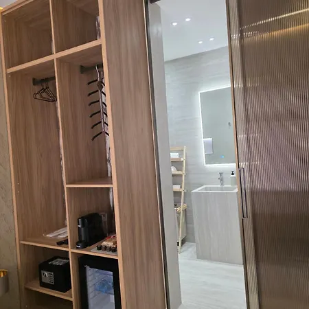 Apartment Lorins Seaside Santorini In Drymades