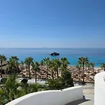 Lorins Seaside Santorini - Drymades,