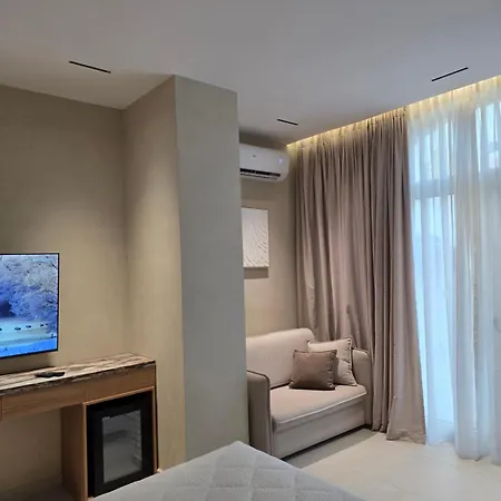 Appartement Lorins Seaside Santorini In Drymades Gjilek