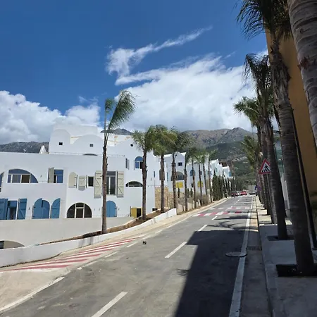 Lorins Seaside Santorini - Drymades,