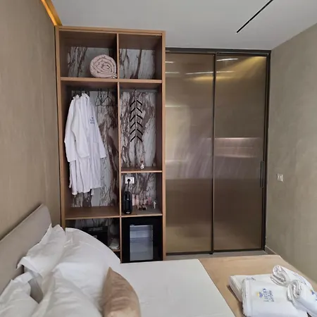 Апартаменты Lorins Seaside Santorini - Drymades,