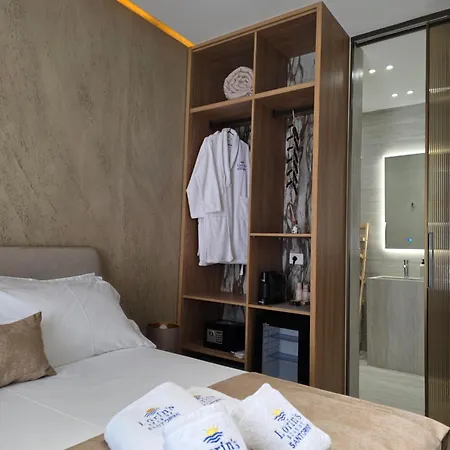 Lorins Seaside Santorini - Drymades,