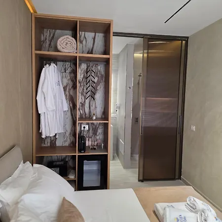 Lorins Seaside Santorini - Drymades,
